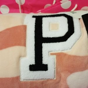 VICTORIA SECRET PINK SHERPA BLANKET